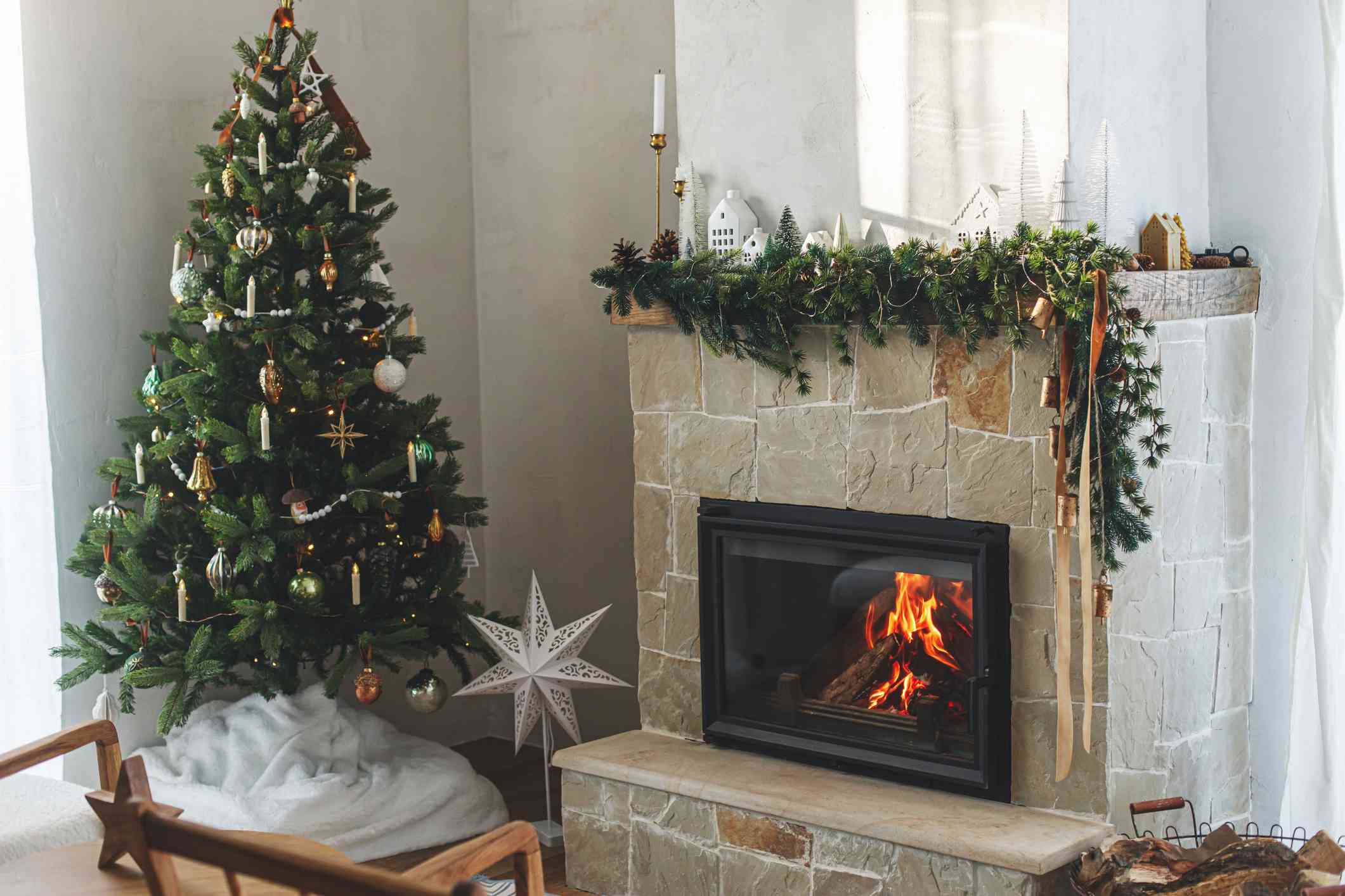 Discover ways to Grasp Garland on a Mantel Like a Skilled