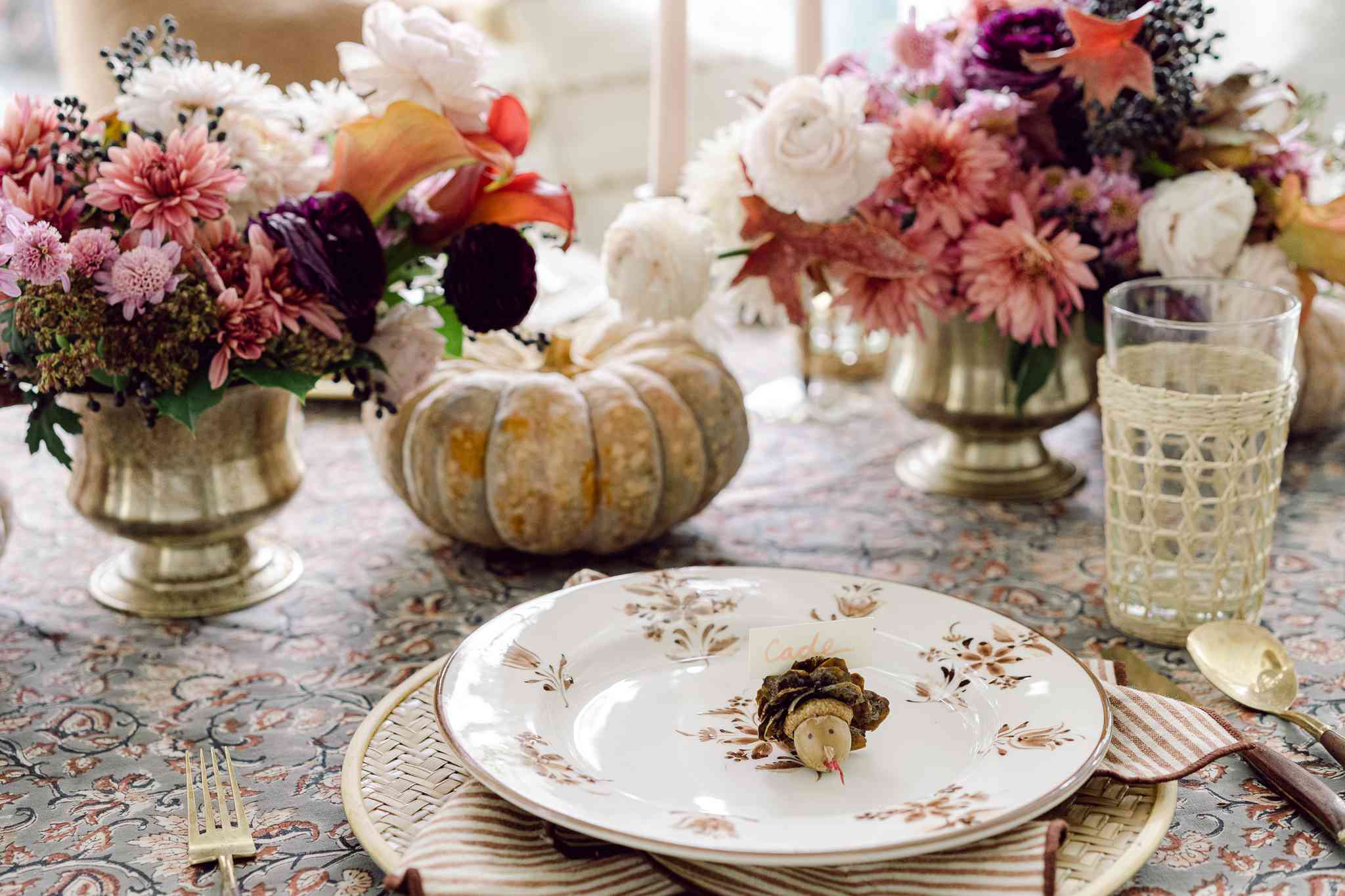 33 Thanksgiving Colors to Set the Wonderful, Festive Desk